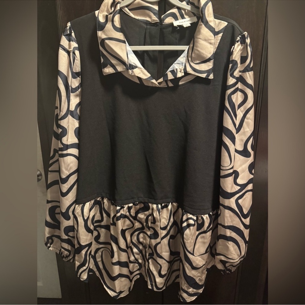 Elegant Black and Cream Women's Blouse